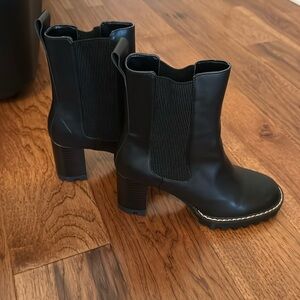 Black boots with heel